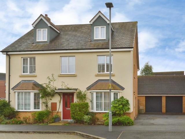 5 bedroom detached house for sale