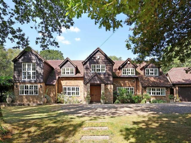 5 bedroom detached house for sale