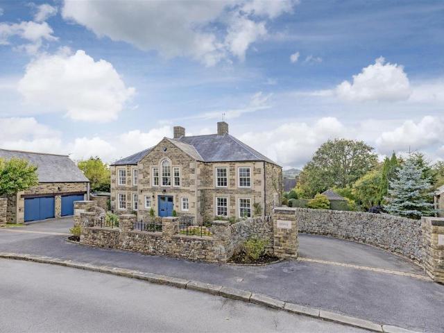 5 bedroom detached house for sale