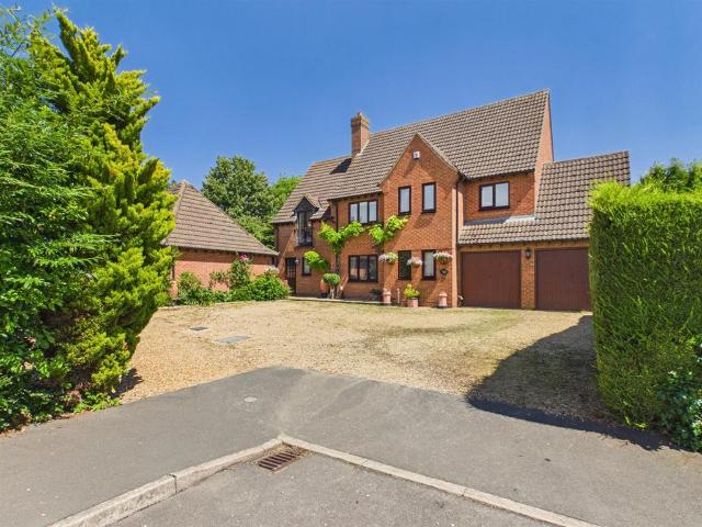 5 bedroom detached house for sale
