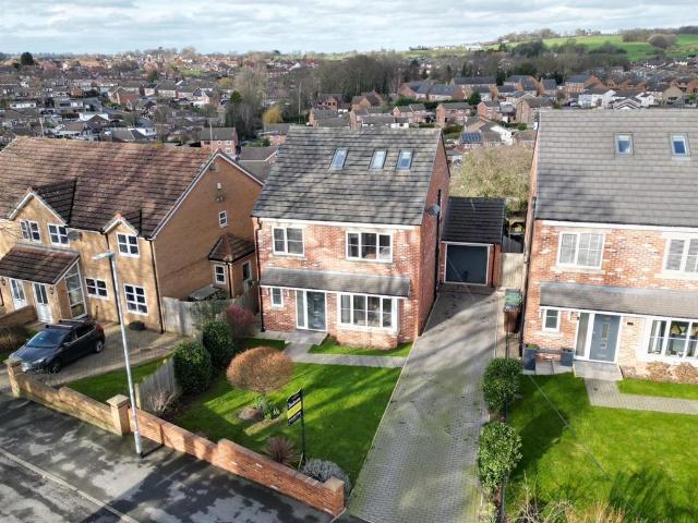 5 bedroom detached house for sale