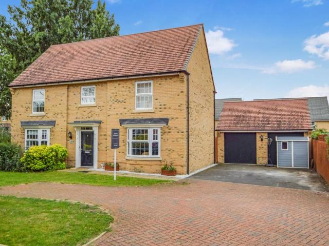5 bedroom detached house for sale