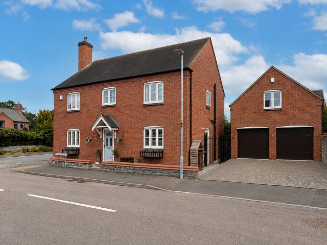 5 bedroom detached house for sale