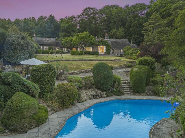 5 bedroom detached house for sale