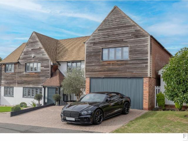 5 bedroom detached house for sale