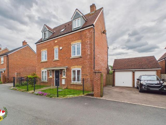 5 bedroom detached house for sale