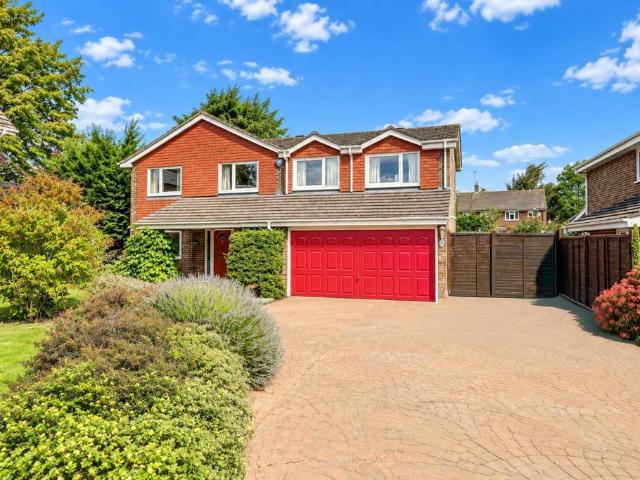5 bedroom detached house for sale
