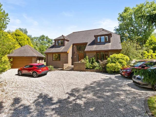 5 bedroom detached house for sale