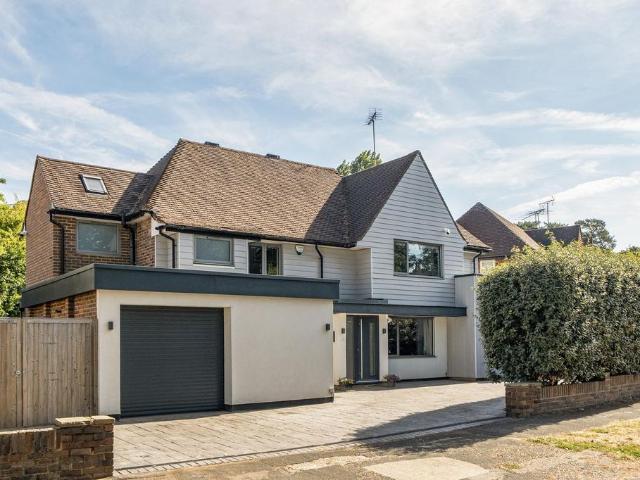 5 bedroom detached house for sale