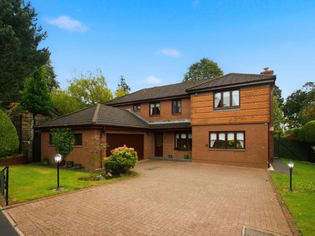 5 bedroom detached house for sale