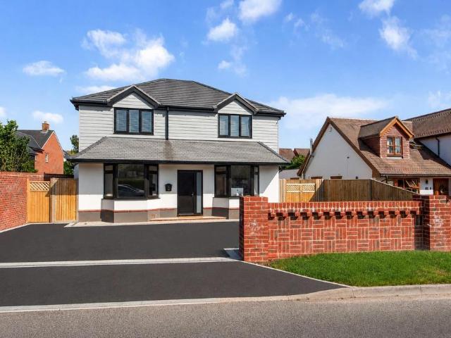 5 bedroom detached house for sale