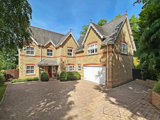 5 bedroom detached house for sale