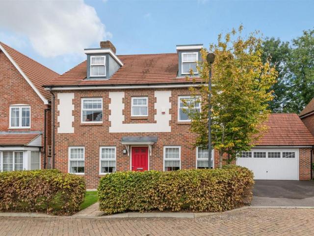 5 bedroom detached house for sale
