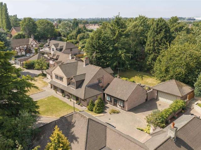 5 bedroom detached house for sale