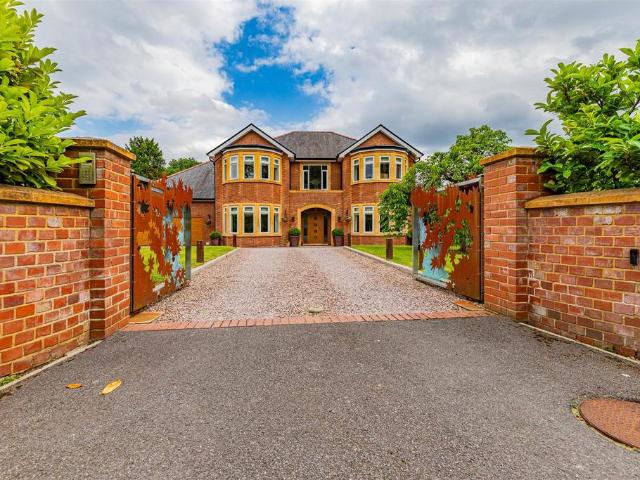 5 bedroom detached house for sale