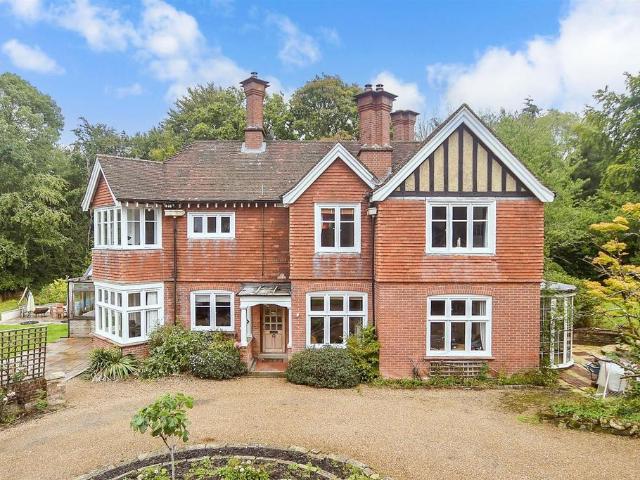 5 bedroom detached house for sale