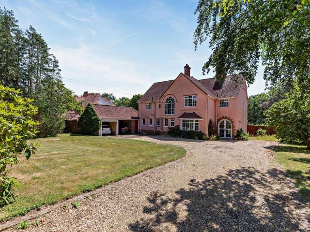 5 bedroom detached house for sale