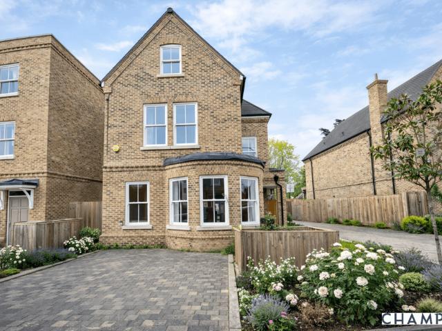 5 bedroom detached house for sale