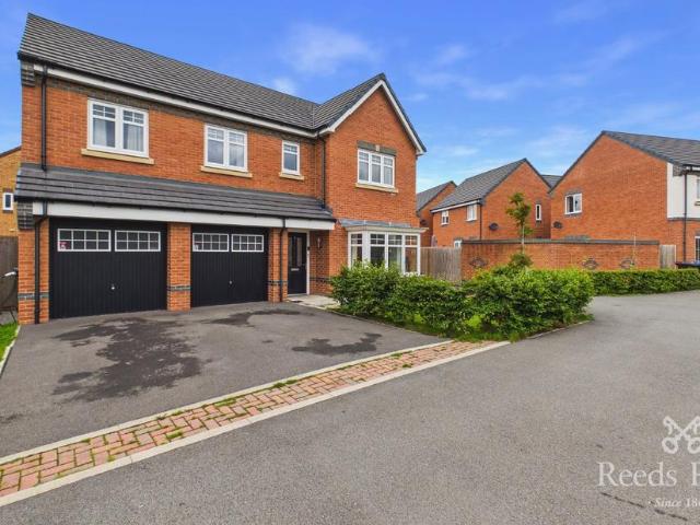 5 bedroom detached house for sale