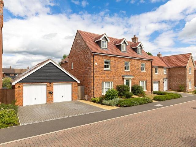 6 bedroom detached house for sale