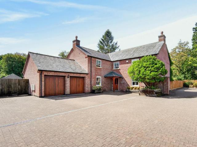 5 bedroom detached house for sale
