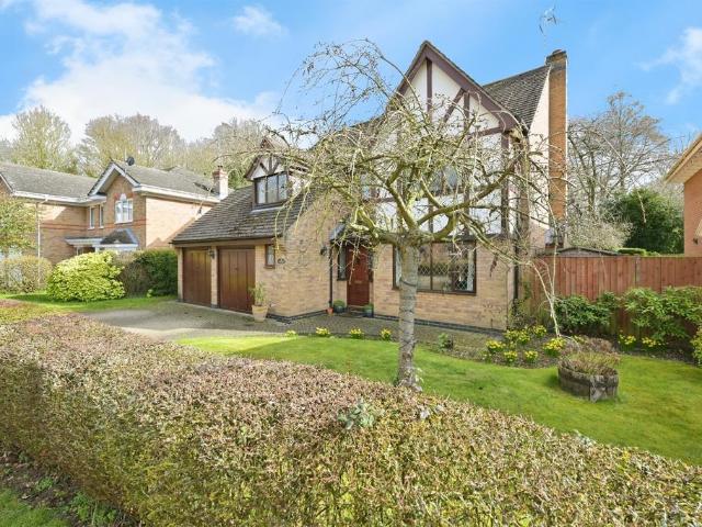 5 bedroom detached house for sale
