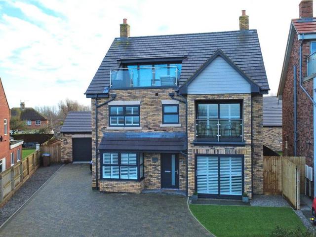 5 bedroom detached house for sale