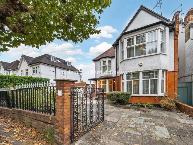 5 bedroom detached house for sale