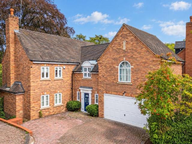 5 bedroom detached house for sale