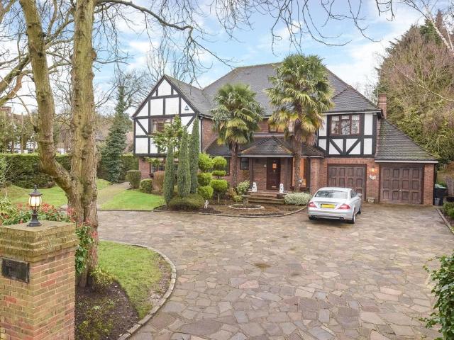 5 bedroom detached house for sale