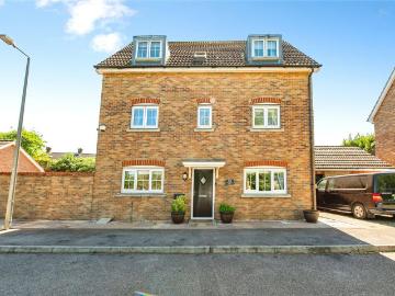 5 bedroom detached house for sale