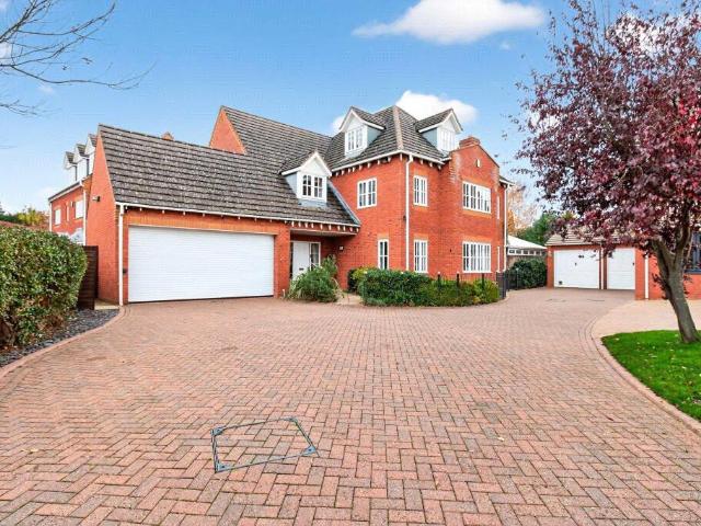 5 bedroom detached house for sale