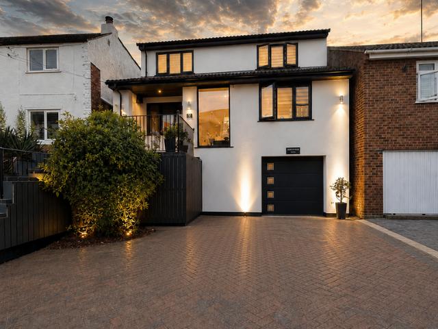 5 bedroom detached house for sale