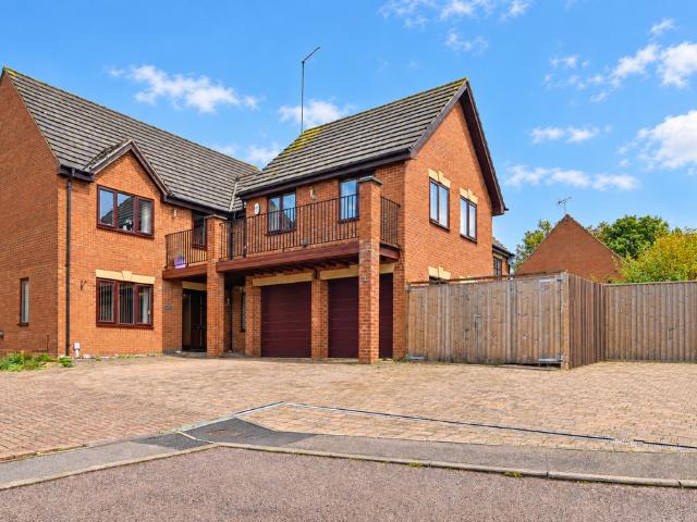 5 bedroom detached house for sale