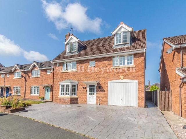 4 bedroom detached house for sale