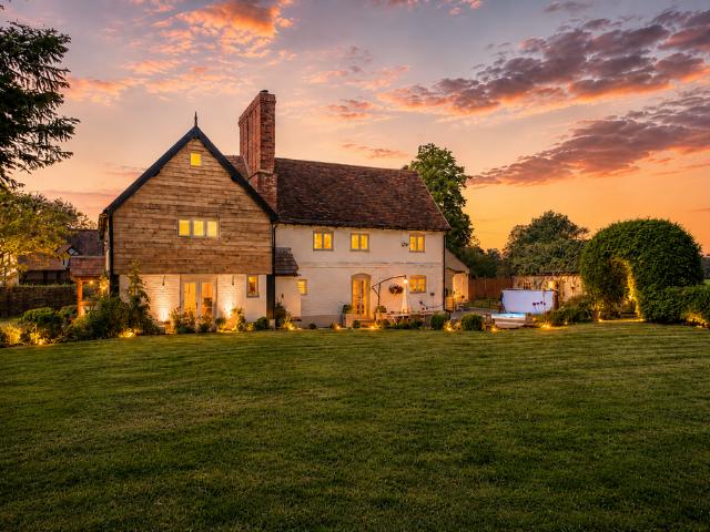 5 bedroom detached house for sale