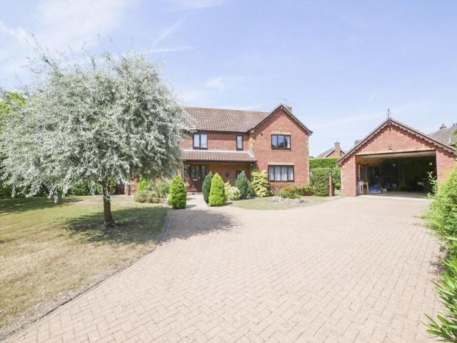 5 bedroom detached house for sale