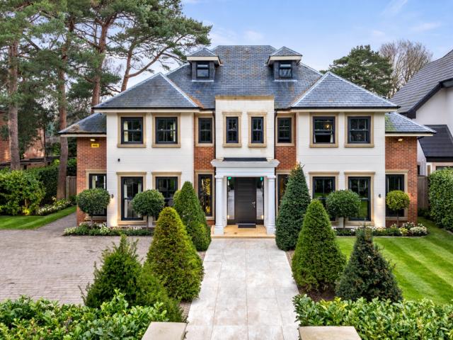 5 bedroom detached house for sale