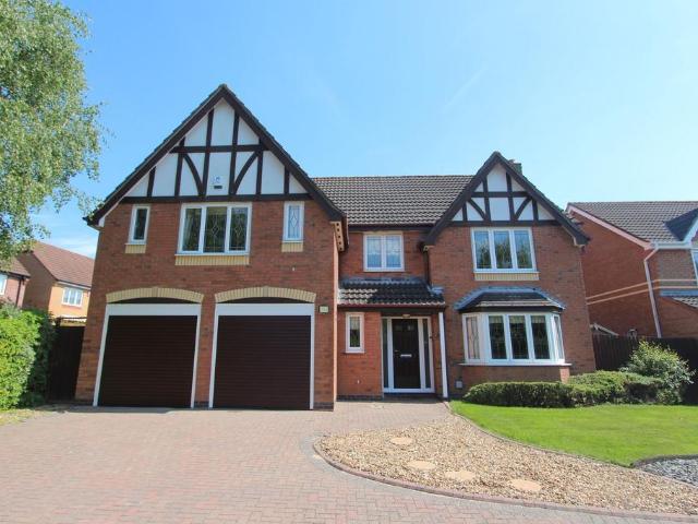 5 bedroom detached house for sale