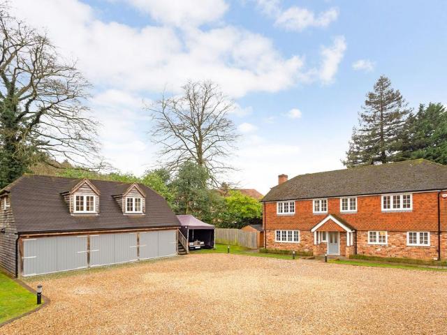 5 bedroom detached house for sale