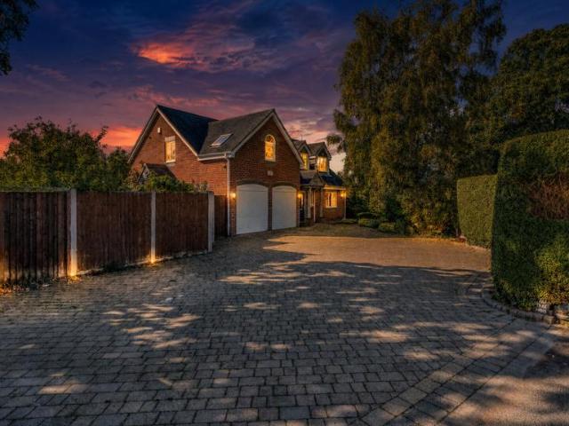 5 bedroom detached house for sale