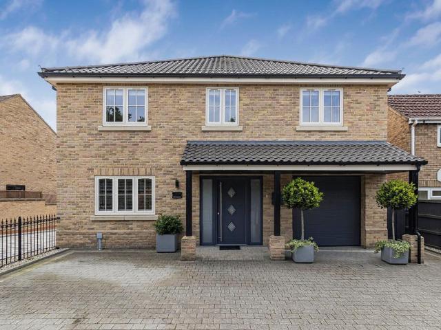 5 bedroom detached house for sale