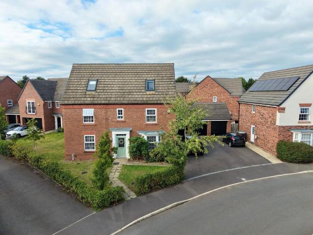 5 bedroom detached house for sale