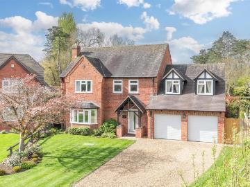 5 bedroom detached house for sale
