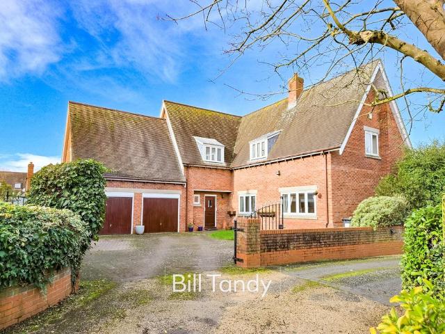 5 bedroom detached house for sale