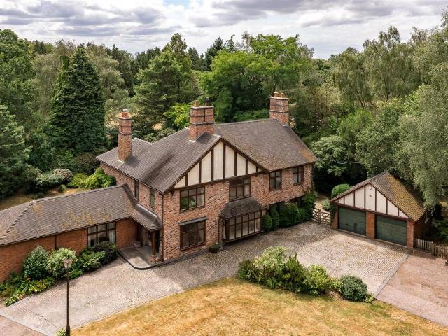 5 bedroom detached house for sale