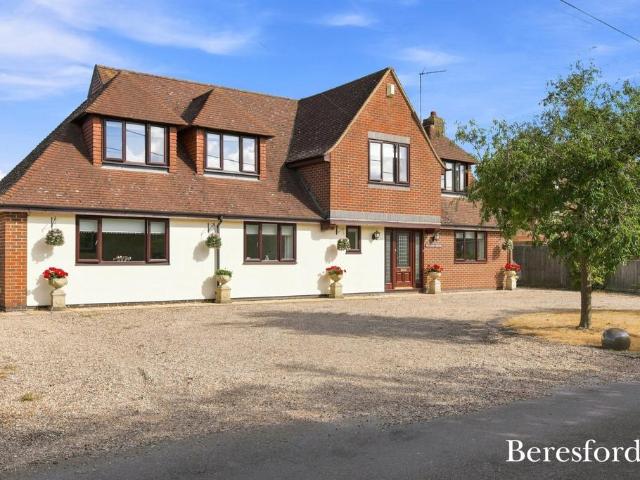 5 bedroom detached house for sale