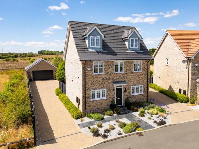 5 bedroom detached house for sale