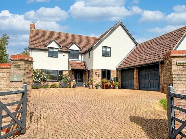 5 bedroom detached house for sale