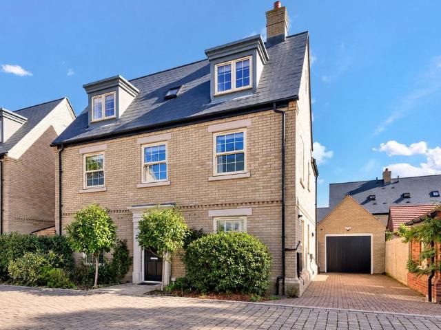 5 bedroom detached house for sale